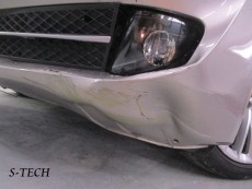 BMW,523d,F11,ﾌﾛﾝﾄﾊﾞﾝﾊﾟｰ,ﾌﾛﾝﾄﾌｫｸﾞﾗﾝﾌﾟ,破損,ｷｽﾞ,凹み,割れ,ﾊﾟｰﾂ,交換,修理,塗装,ｴｽﾃｯｸ