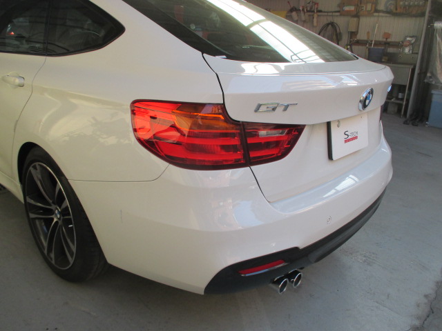 BMW GT 3シリーズ　バンパリペア