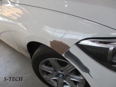BMW,1ｼﾘｰｽﾞ,118i,ﾌﾛﾝﾄﾊﾞﾝﾊﾟｰ,右ﾌﾛﾝﾄﾊﾞﾝﾊﾟｰ,ｷｽﾞ,凹み,板金,塗装,修理,ｴｽﾃｯｸ