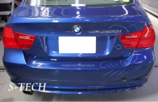 BMW,320i,E90,ﾄﾗﾝｸ,ﾘｱﾊﾞﾝﾊﾟｰ,ｷｽﾞ,凹み,変形,割れ,板金,塗装,ﾊﾟｰﾂ交換,修理,ｴｽﾃｯｸ