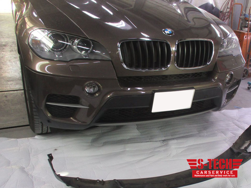 【世田谷区】BMW　X5　F15　フロントバンパー　キズ　修理塗装