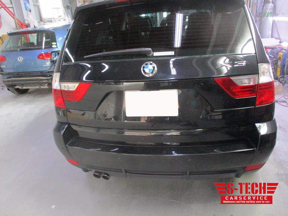 【世田谷区】BMW　X3　E83　リアバンパー　キズ変形　新品パーツ　塗装交換修理　板金塗装